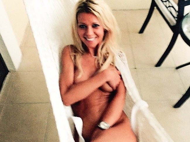 Tara Reid Nude and Tanning in Bikini in Mexico