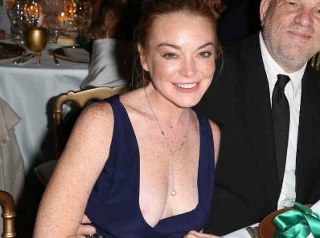 Lindsay Lohan Paparazzi Nipslip Shots