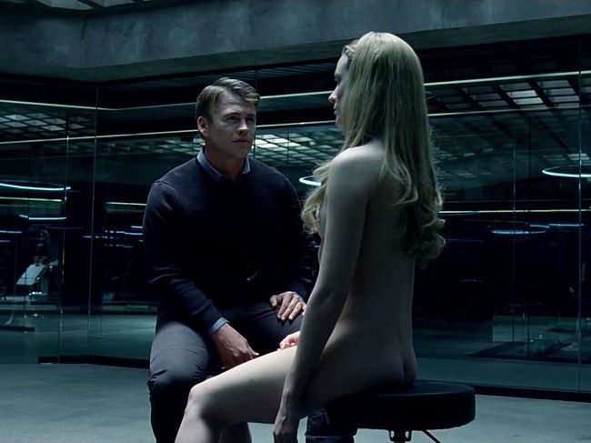 Evan Rachel Wood Frontal Nude in Westworld s01e01