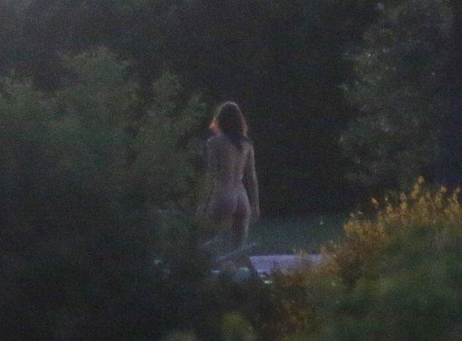 Emily Ratajkowski Nude