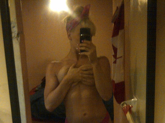 WWE Star Taya Valkyrie (Kira Renee Forster) Leaked Topless Selfie Photos