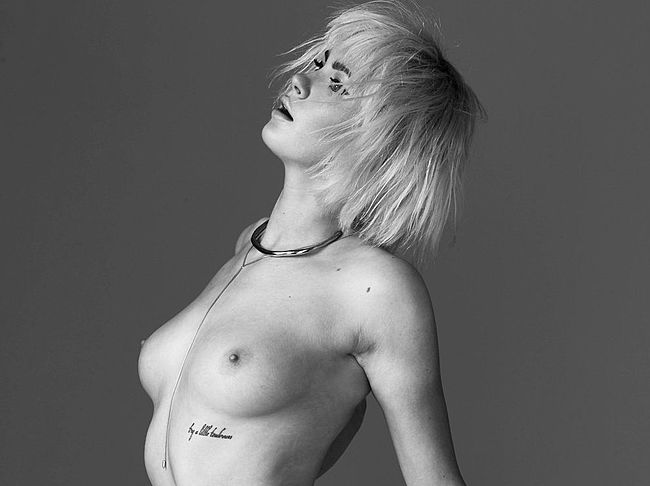 American Model Ireland Baldwin Topless And Sexy B&W Photos - NuCelebs.c...