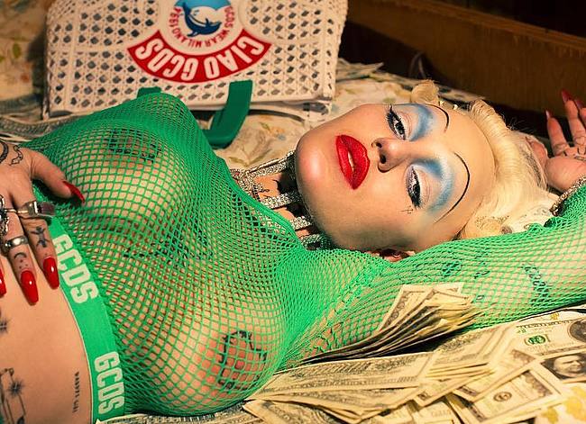 Brooke Candy Flashing Her Gorgeous Breasts