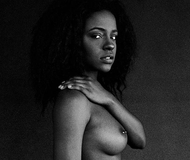 Black Celeb Babe Sydney Graham Posing Naked And Sexy