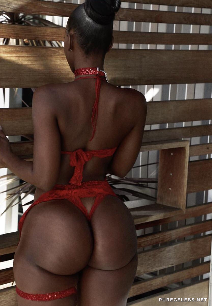 Awesome skinny black chick Bria Myles has a huge ass and when she spreads h...