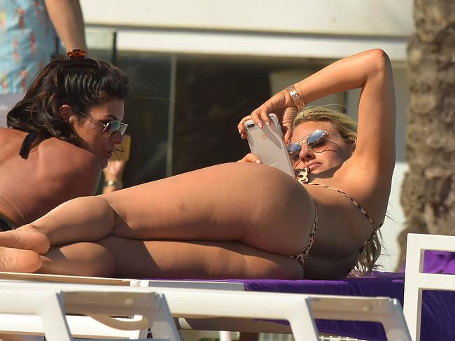 Danielle Armstrong nude
