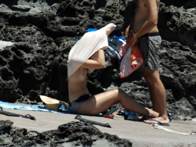 Keira Knightley Paparazzi Topless And Bikini Photos