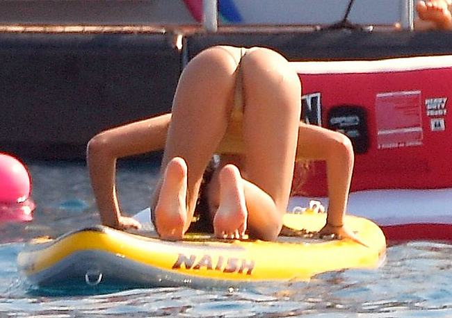 Jennifer Flavin & Sophia Sistine Stallone Shows Off Tempting Butt In A Thong Bikini