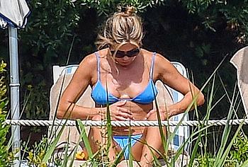 Superstar Aniston Jennifer Nude Paparazzi Pic Pictures