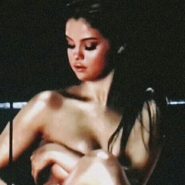 Selena Gomez nude