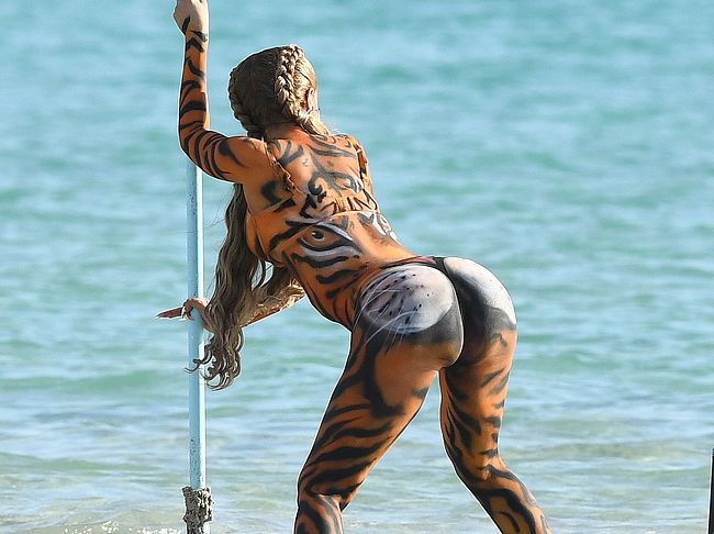 Cardi B Cameltoe & Twerking Her Gorgeous Ass On A Beach