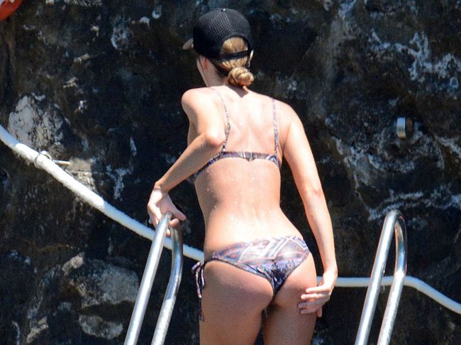 Leaked hot model jennifer hawkins sunbathes in sexy bikini