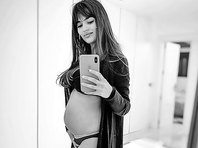 Sara Salamo Pregnant Sexy Shots