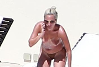 Caught gaga topless lady near the pool sunbathing leaked Leaked Halle