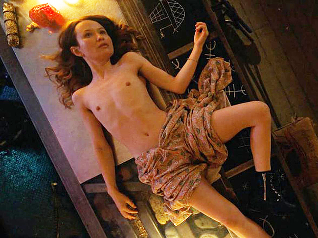 Nud emily browning Emily Browning