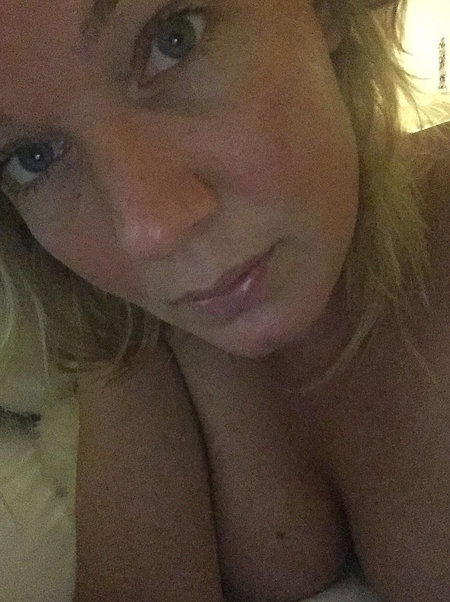 Marlijn Weerdenburg Leaked Topless And Sexy Selfie Photos