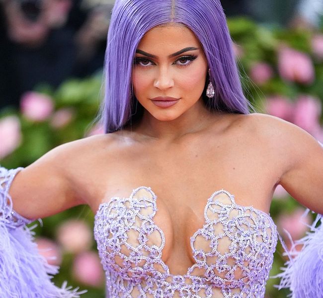 Kylie Jenner Great Cleavage In Sexy Dress During 2019 MET Gala
