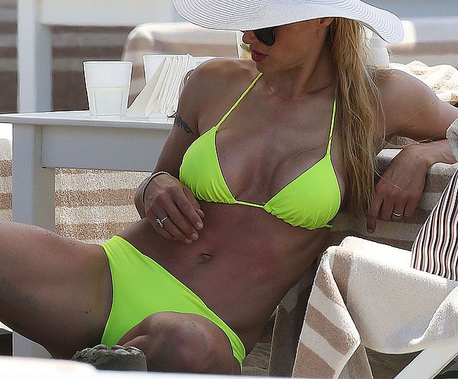 Top Celebrity Model Michelle Hunziker Sunbathing In Yellow Bikini