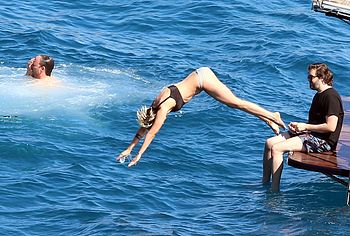 Kristen Stewart & Stella Maxwell nude