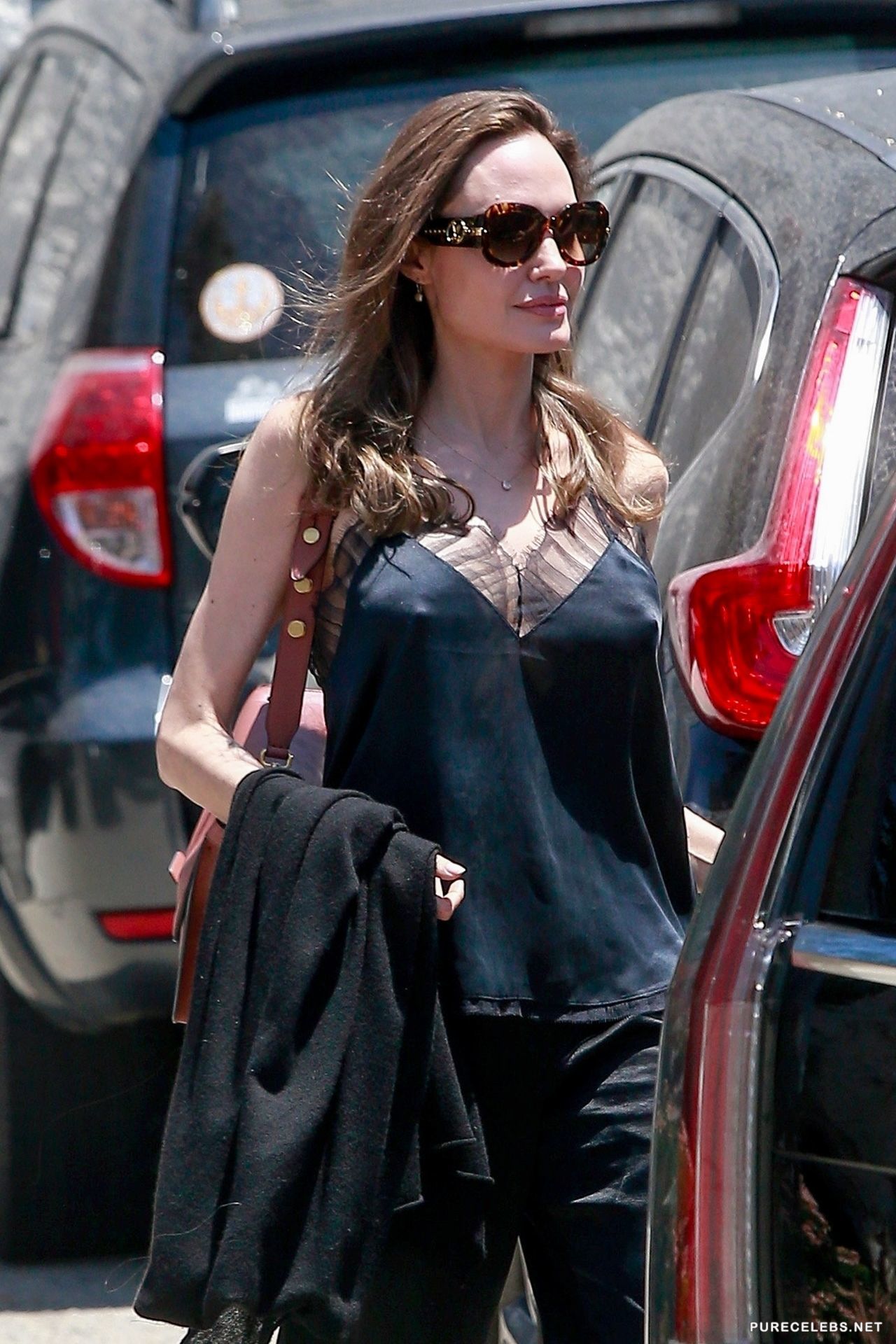 Angelina Jolie Paparazzi Pokies Candids Photos - NuCelebs.com