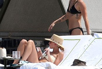 Miley Cyrus & Kaitlynn Carter nude
