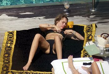 Miley Cyrus & Kaitlynn Carter nude
