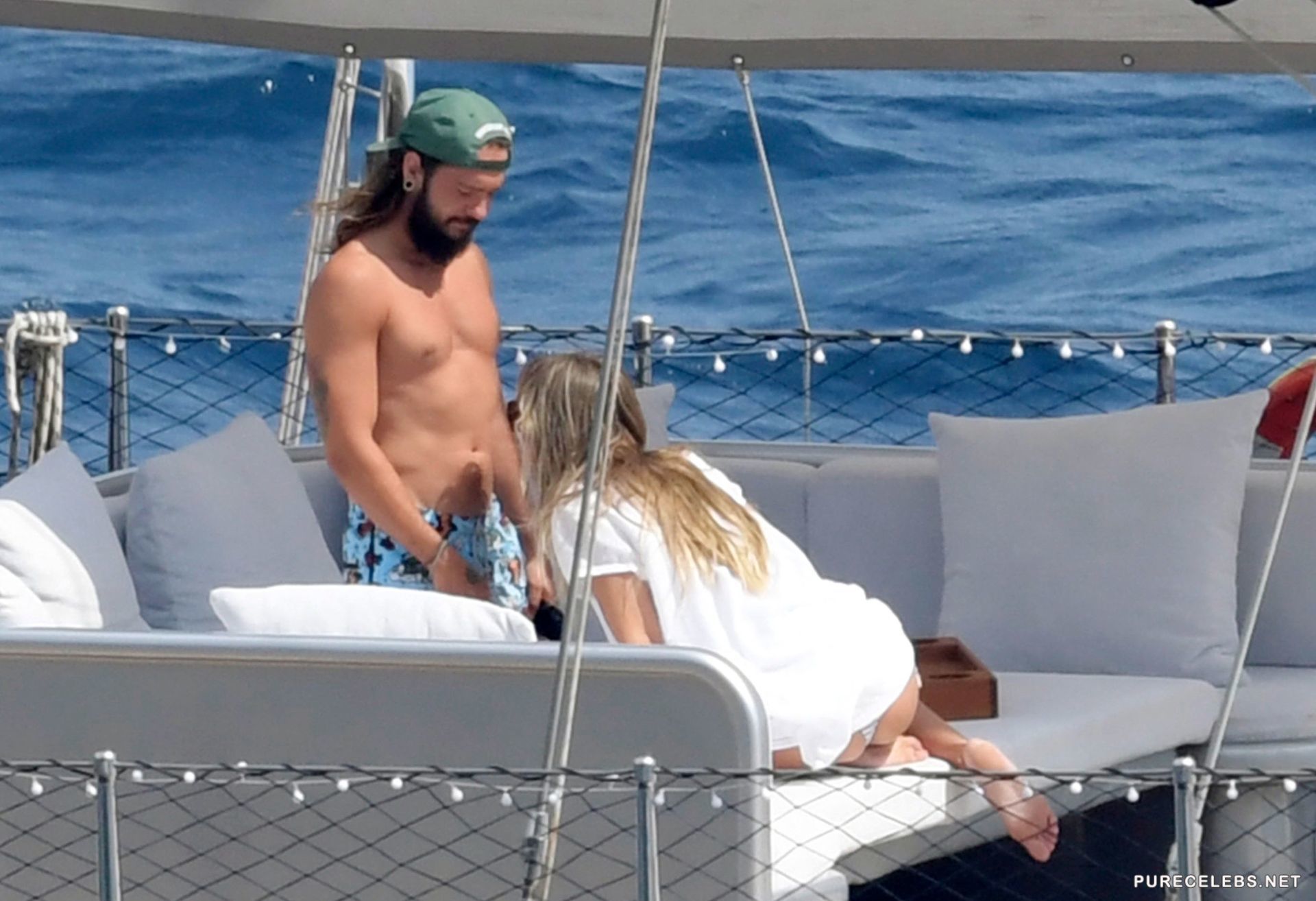 Leaked heidi klum topless and naughty kiss on a yacht