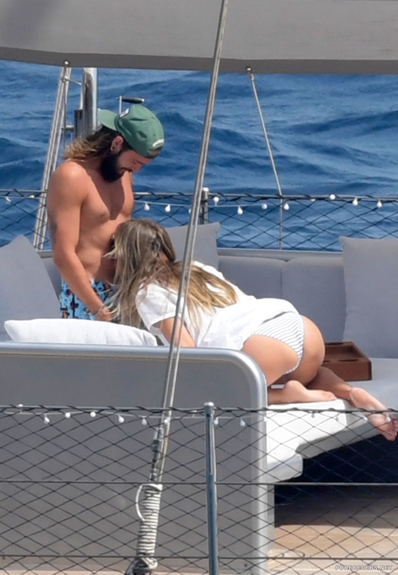Heidi Klum Topless And Naughty Kiss On A Yacht pic pic