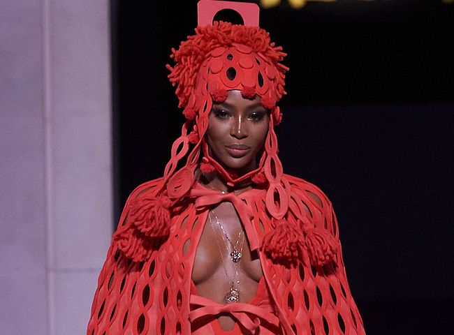 Naomi Campbell Teasing In Transperent Dress On A Stage