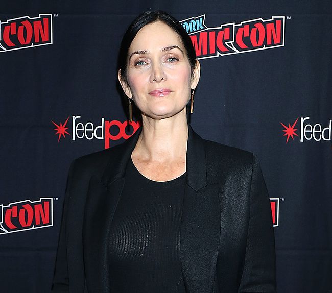 Actress Carrie Anne Moss See Through And Sexy Photos