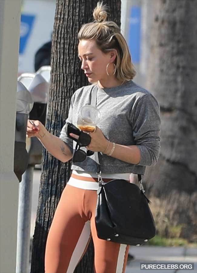 Hillary Duff With No Panties Images
