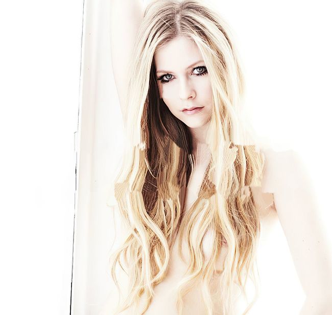 Avril Lavigne Topless And Lingerie Not Public Yet Photos