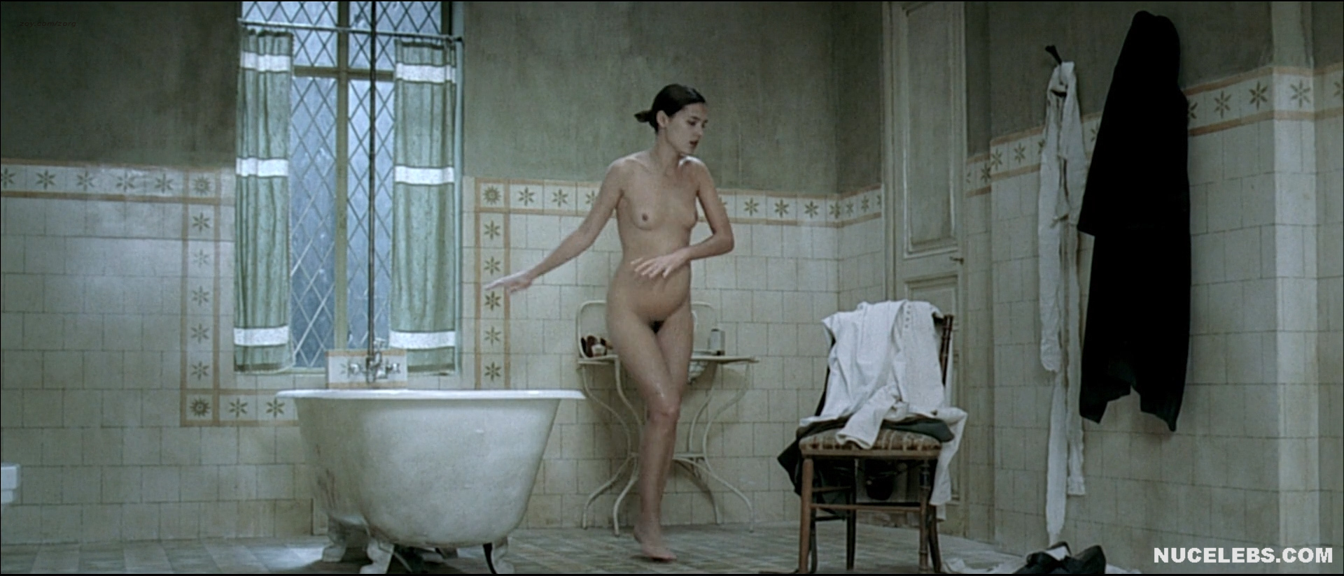 Virginie Ledoyen Nude Pussy & Pregnant In Saint Ange.