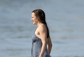Jennifer Garner sunbathing