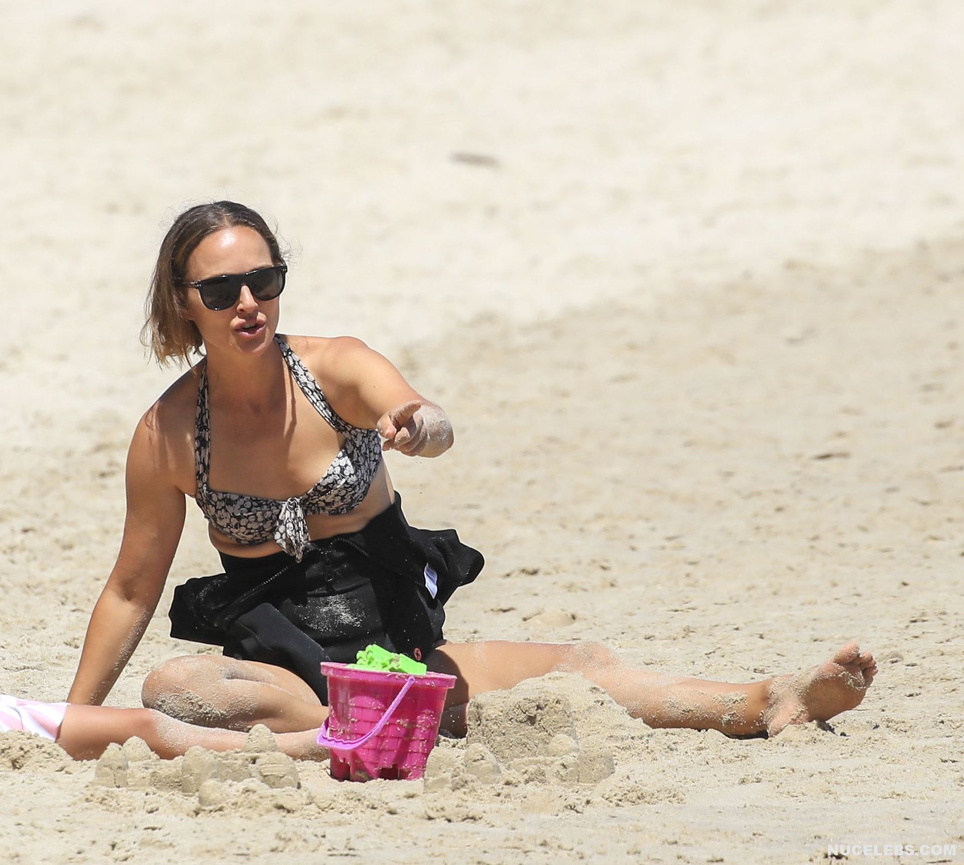 Natalie portman topless beach