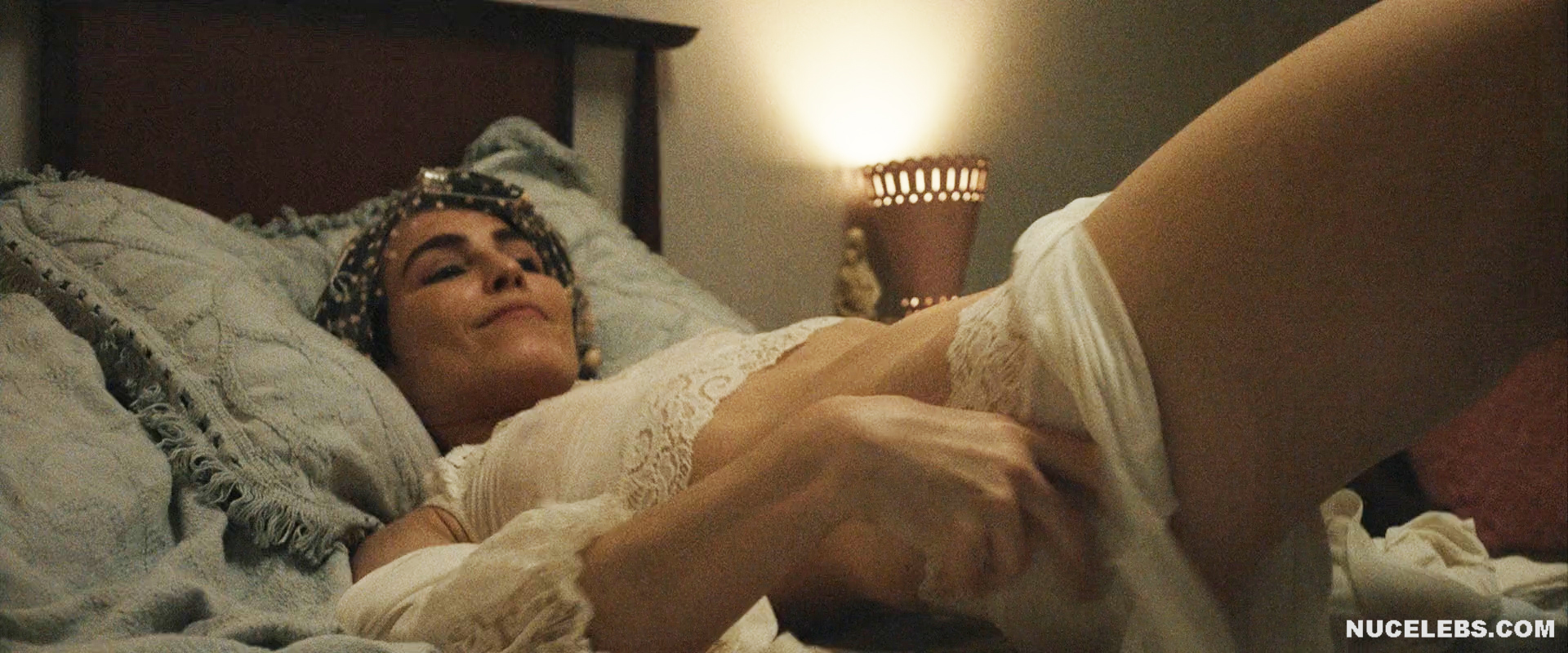 Noomi rapace topless