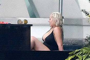 Christina Aguilera tits photos