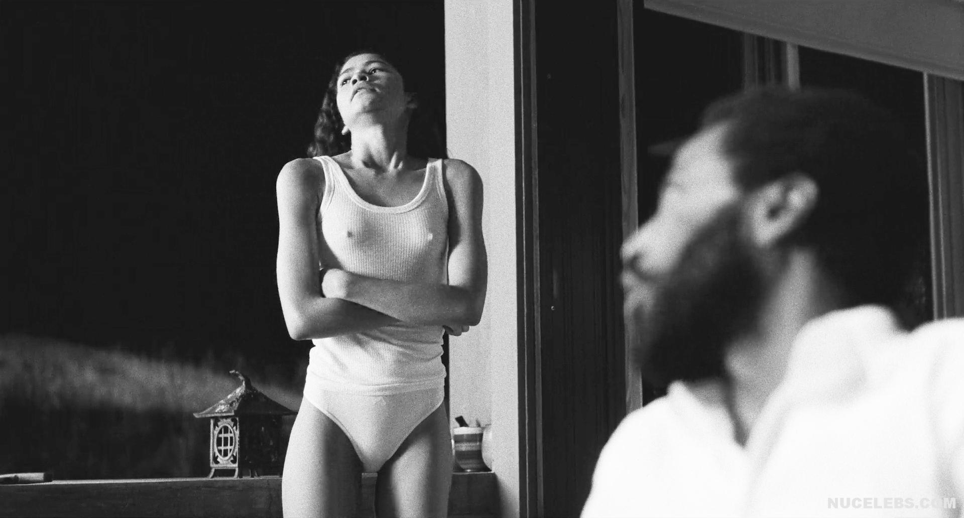 Nude paparazzi zendaya Zoe Saldana