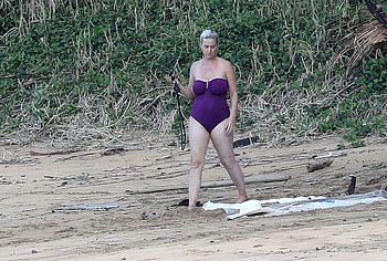 Hot Katy Perry Caught By Paparazzi In Swimsuit Fuck Her