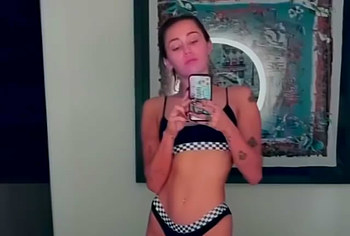 Miley Cyrus bikini selfie