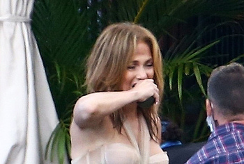 Jennifer Lopez tits photos