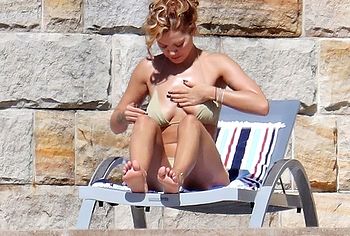Rita Ora paparazzi bikini