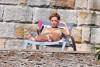 Rita Ora pussy bikini