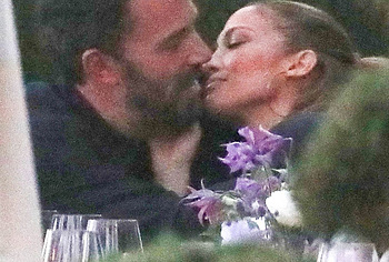 Jennifer Lopez kissing