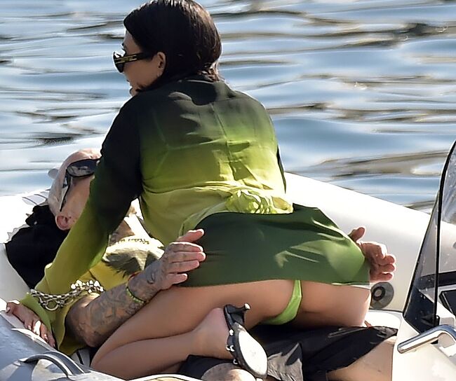 Leaked kourtney nudes kardashian Kourtney Kardashian