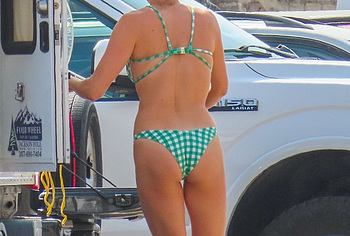 Shailene Woodley ass bikini photos