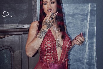 Rihanna lingerie photos