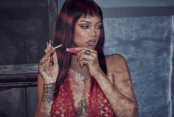 Rihanna sexy photos