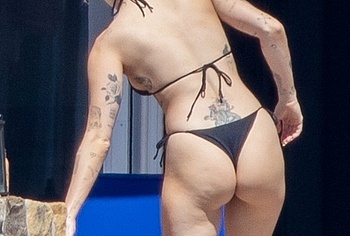 Miley Cyrus booty