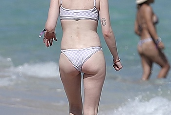 Sophie Turner butt
